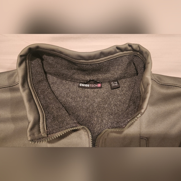 Men’s Swiss Tech 🇨🇭 soft full zip jacket (Olive Green XL) - Picture 3 of 7